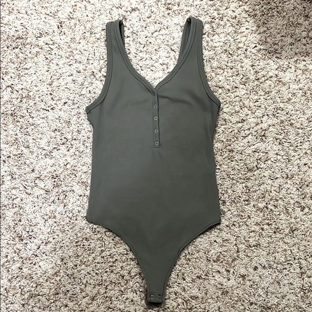 Ribbed bodysuit with snap crotch